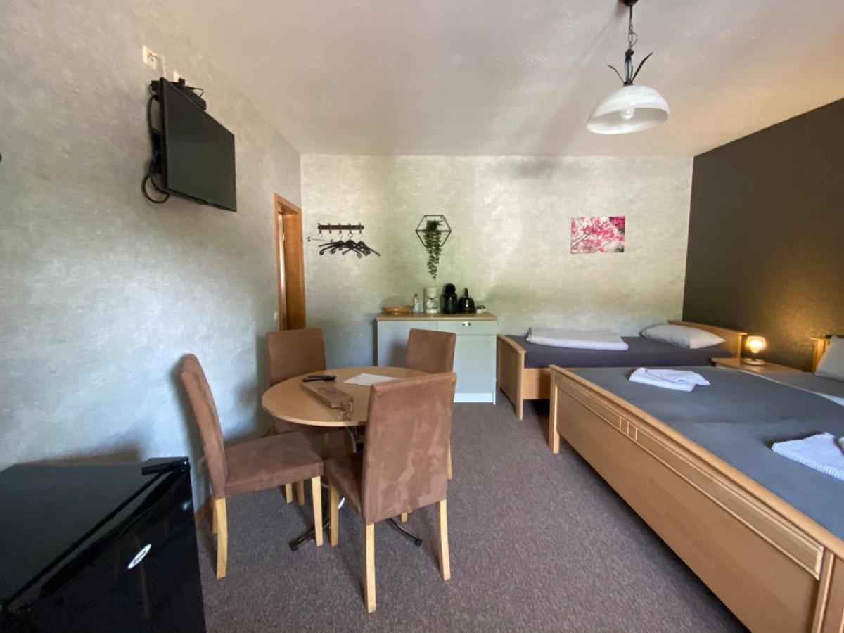 Rooms4Ring Privatzimmer Am Nurburgring Quiddelbach ภายนอก รูปภาพ